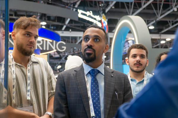 Students and Staff of Ajman University Visit GITEX Dubai 2024 to Explore the Latest Technological Innovations in Sustainability
